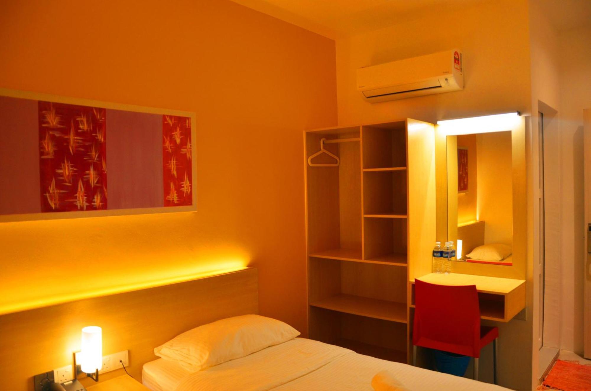 Hotel Jeti Tg Gemok Padang Endau Esterno foto
