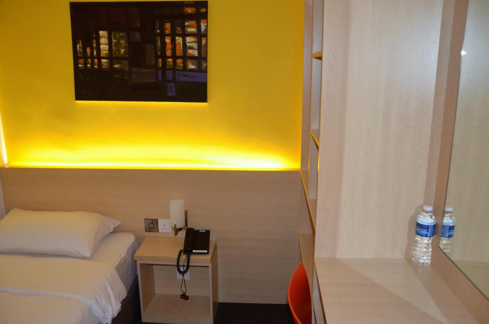 Hotel Jeti Tg Gemok Padang Endau Esterno foto