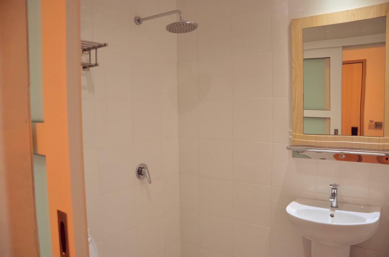 Hotel Jeti Tg Gemok Padang Endau Esterno foto