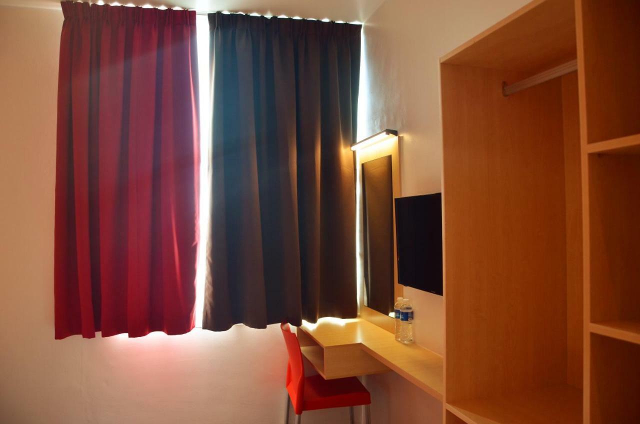 Hotel Jeti Tg Gemok Padang Endau Esterno foto